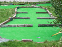 архитектурная форма - гольф поле для игры в мини-гольф