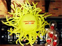Сольнце из большого шара и букет из шариков с гелием