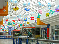 как украсить магазин в международный женский день 8 марта воздушными шарами