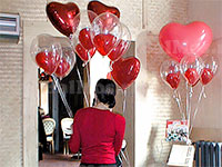 Воздушные шары в виде сердца украсят магазин 14 февраля в День Святого Валентина
